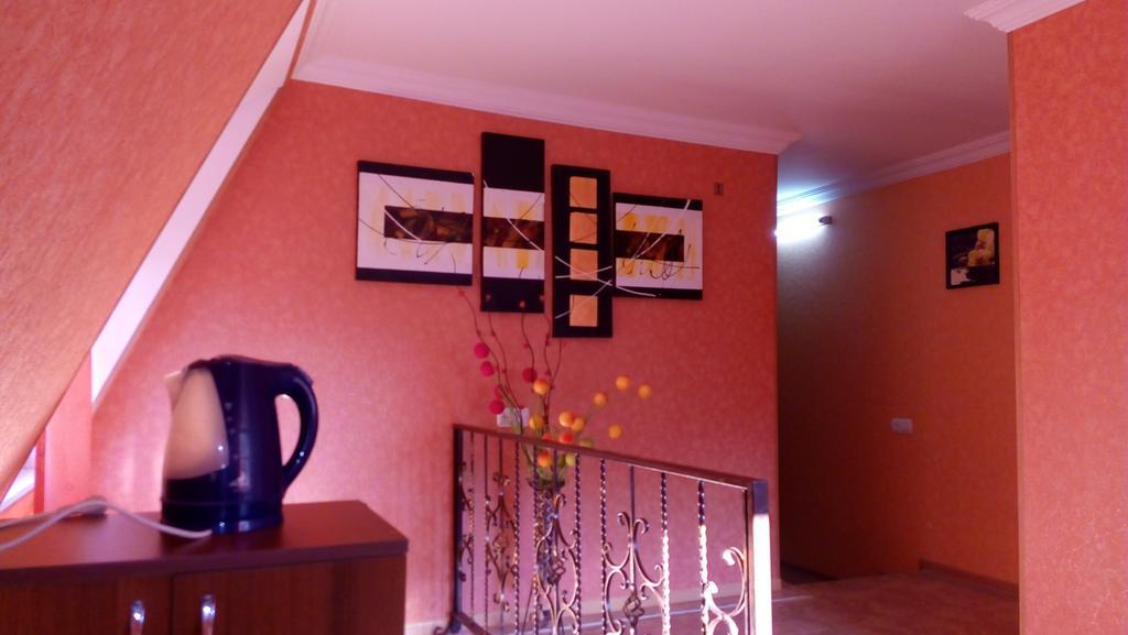 California Guest House Gori Extérieur photo
