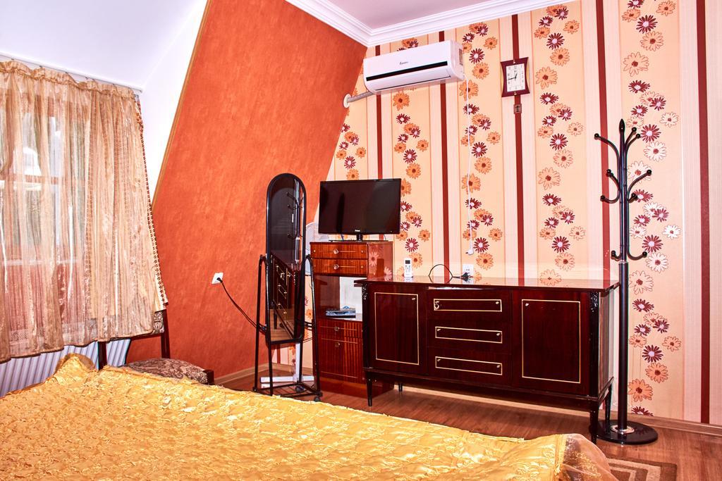 California Guest House Gori Extérieur photo
