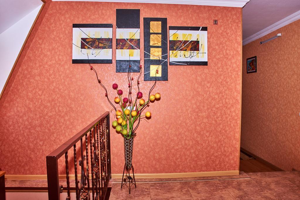 California Guest House Gori Extérieur photo