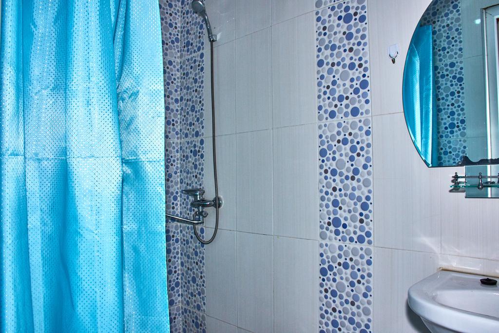California Guest House Gori Extérieur photo