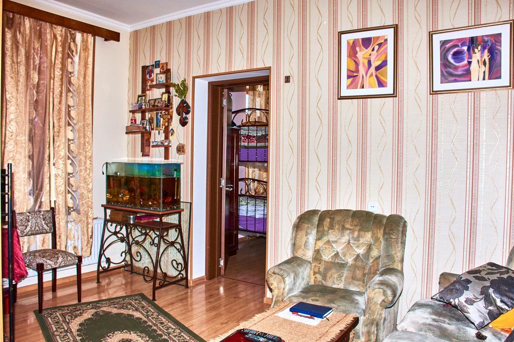 California Guest House Gori Extérieur photo