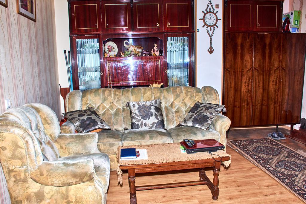 California Guest House Gori Extérieur photo