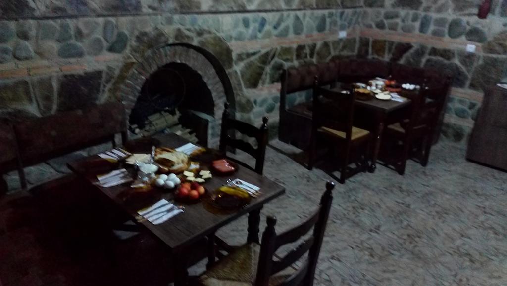 California Guest House Gori Extérieur photo
